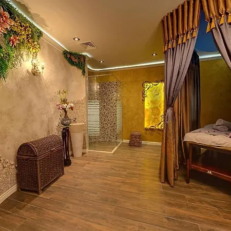 Elena And Wellness غولدن ساندز