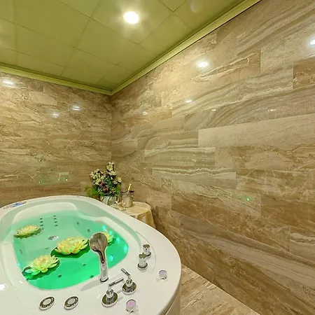 Elena And Wellness 4* غولدن ساندز
