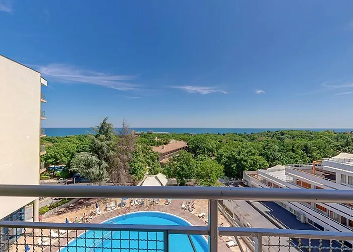 מלון Elena And Wellness 4*