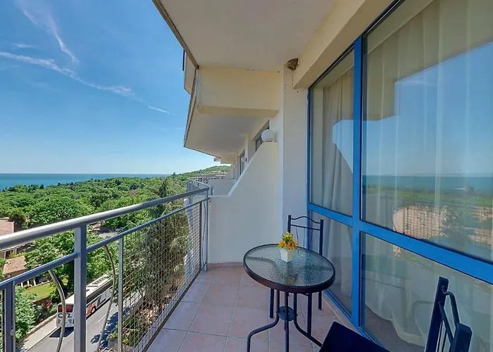 Elena And Wellness 4* غولدن ساندز