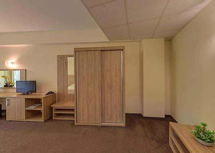 Elena And Wellness גולדן סנדס