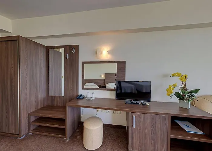 Elena And Wellness מלון