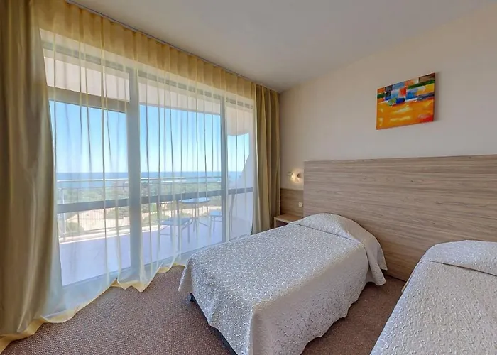 Elena And Wellness מלון