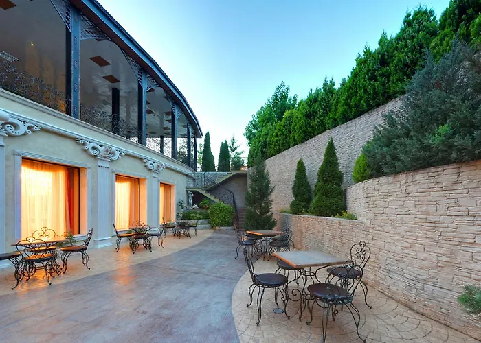 מלון Elena And Wellness 4*