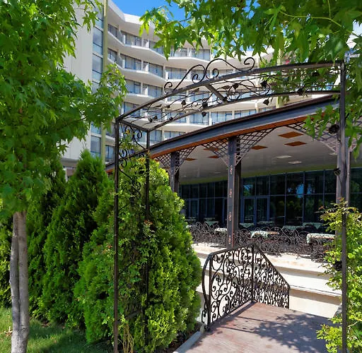 מלון Elena And Wellness 4*