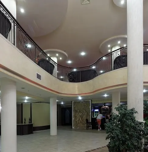 מלון Elena And Wellness 4*