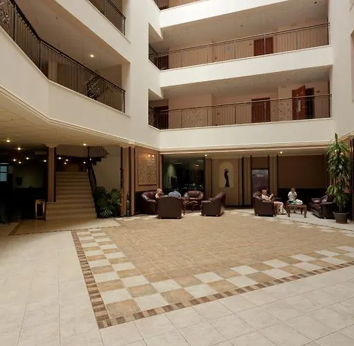 מלון Elena And Wellness 4*