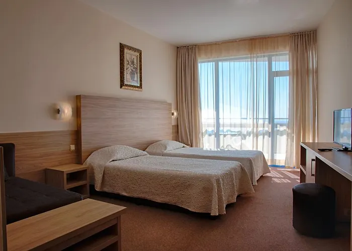 מלון Elena And Wellness 4*