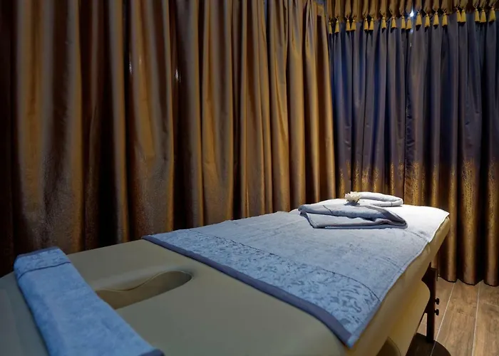 מלון Elena And Wellness 4*